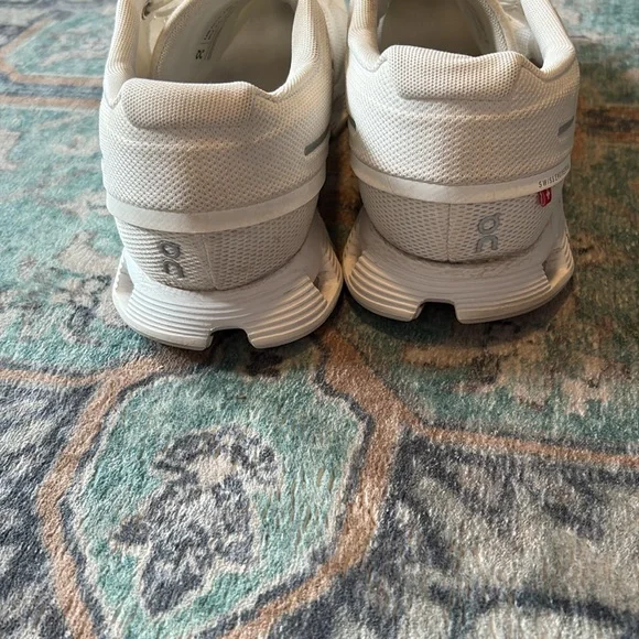 ON cloud 5 mean white size 10 EUC - Picture 4 of 5